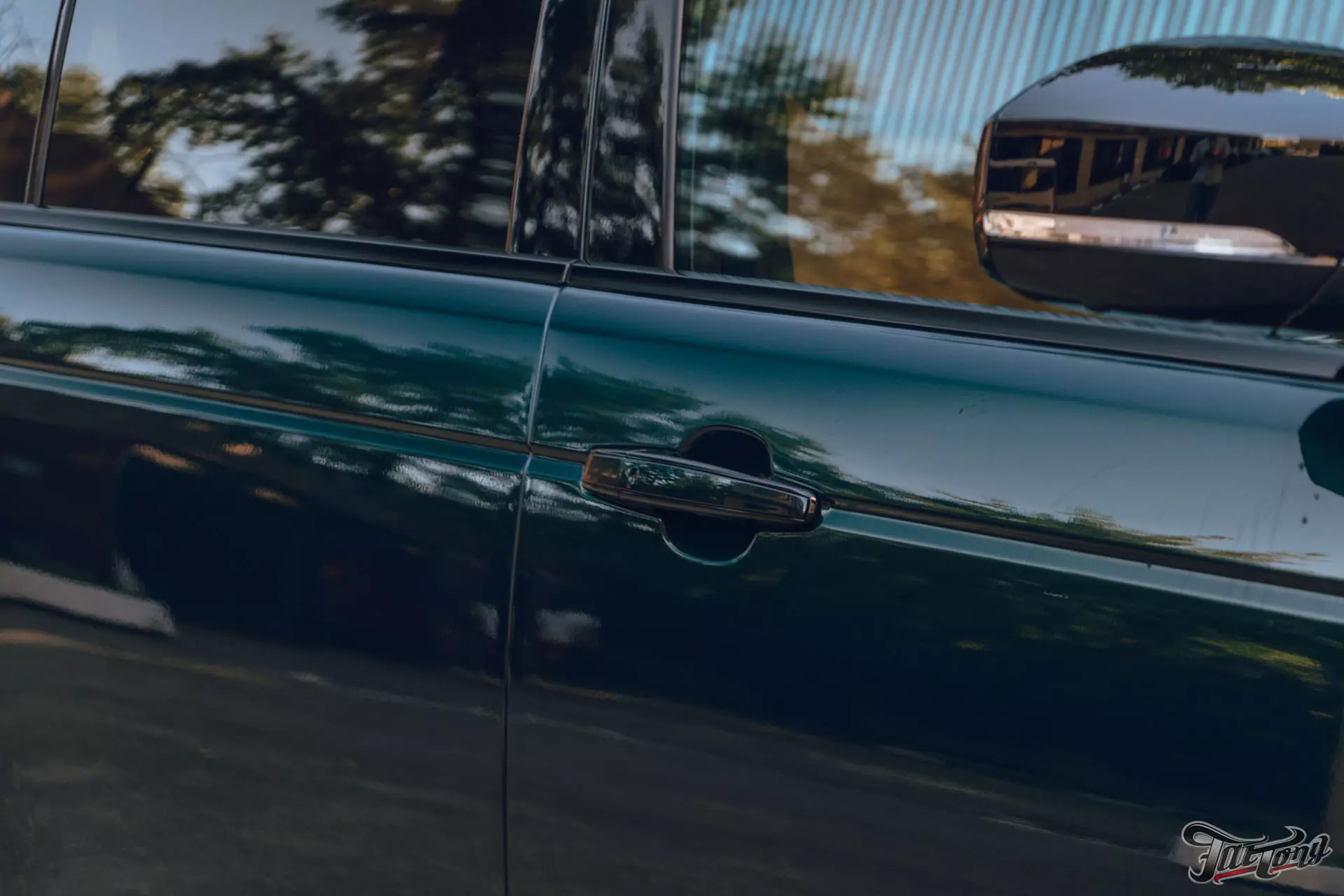 Land Rover Range Rover Autobiography. Оклейка в глянцевый полиуретан